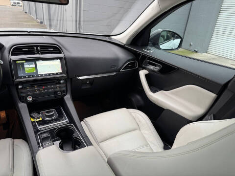 2017 Jaguar F-PACE 35t Prestige