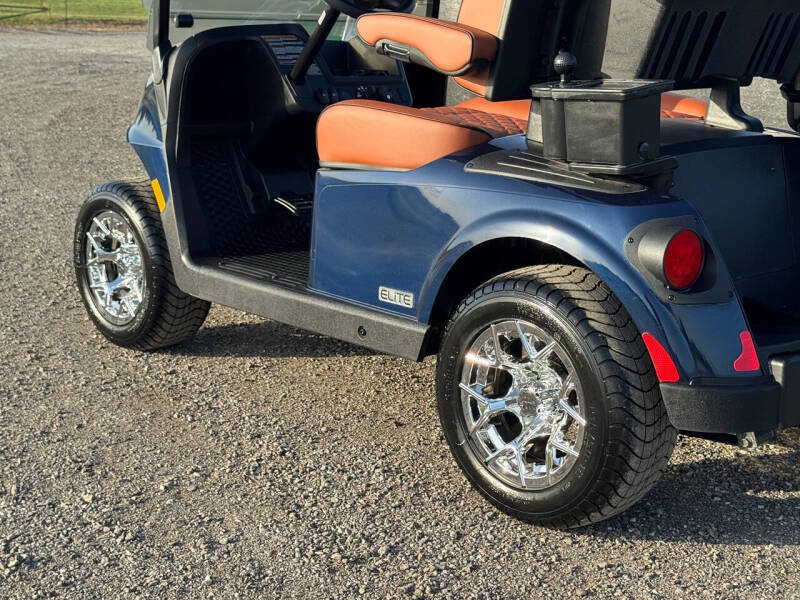 2025 E-Z-GO Freedom RXV