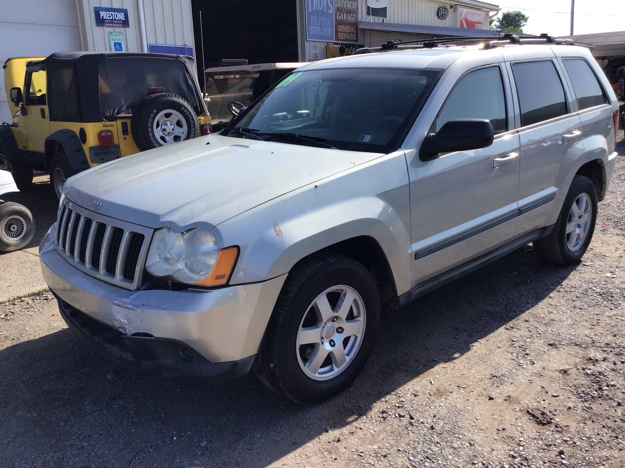 Silver 2009 Jeep Grand Cherokee Laredo 4x4 Laredo 4dr SUV 1
