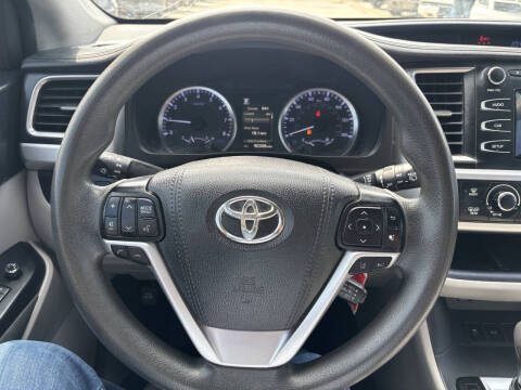 2019 Toyota Highlander LE