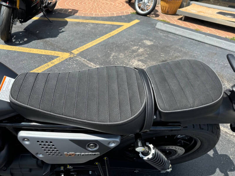 2024 Moto Guzzi V9 Bobber