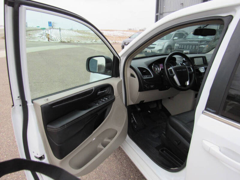 2014 Chrysler Town and Country Touring