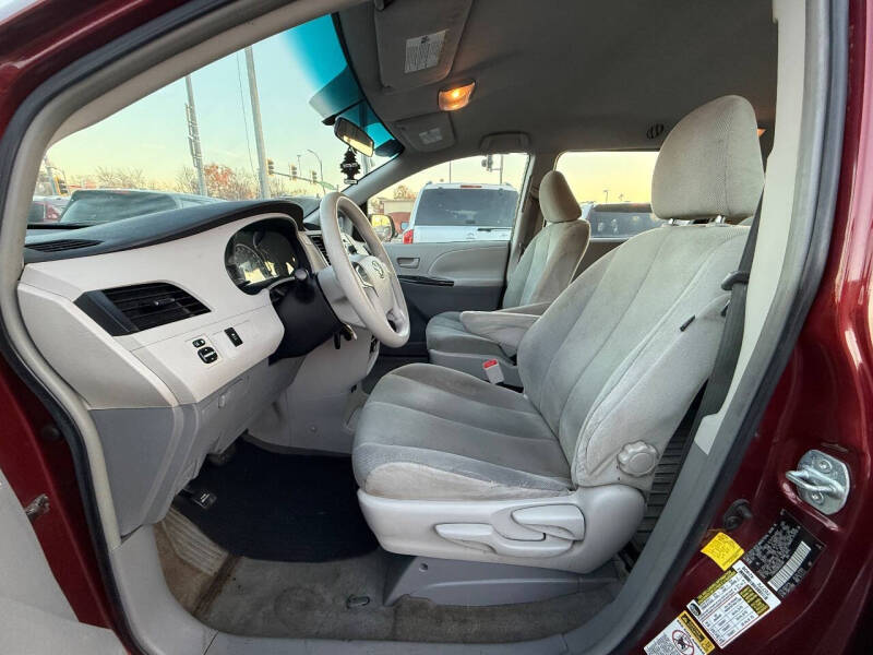2011 Toyota Sienna Base 7-Passenger