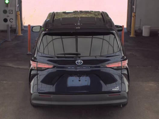 2022 Toyota Sienna LE 8-Passenger