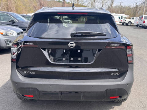 2025 Nissan Kicks SV