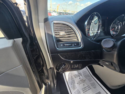 2014 Chrysler Town and Country Touring-L