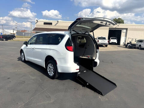 2023 Chrysler Voyager LX