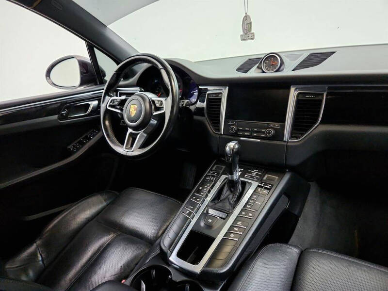 2017 Porsche Macan