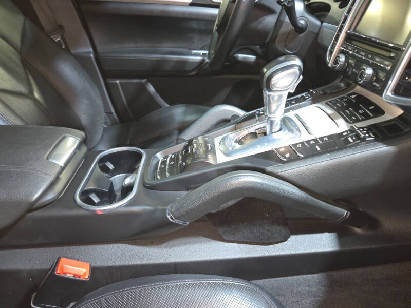 2013 Porsche Cayenne GTS