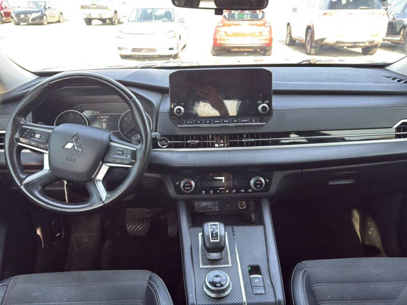 2022 Mitsubishi Outlander SE