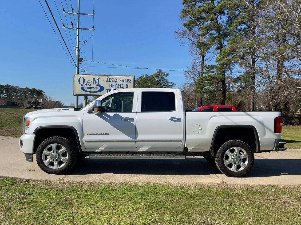 Off white 2019 GMC Sierra 2500HD Denali 4x4 Denali 4dr Crew Cab SB 2