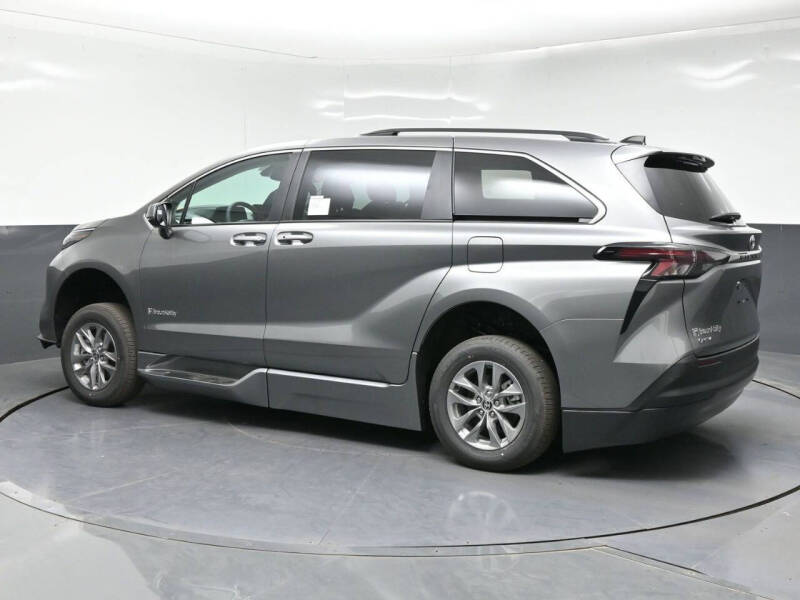 2026 Toyota Sienna XLE 7-Passenger