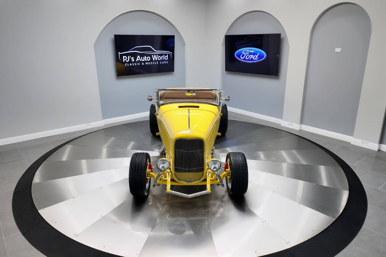 1932 Ford Roadster 41