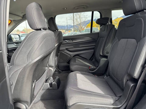 2023 Jeep Grand Cherokee L Laredo