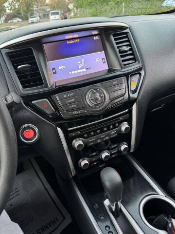 2018 Nissan Pathfinder SV