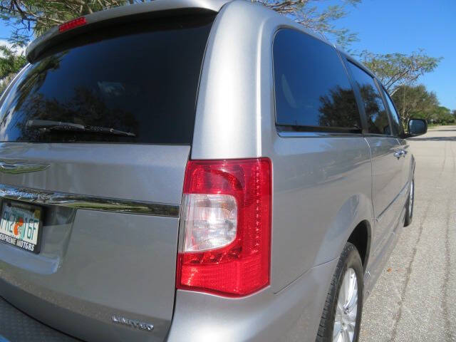 2013 Chrysler Town and Country Limited
