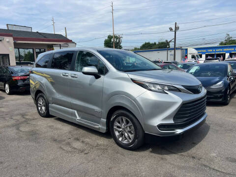 2021 Toyota Sienna LE 8-Passenger