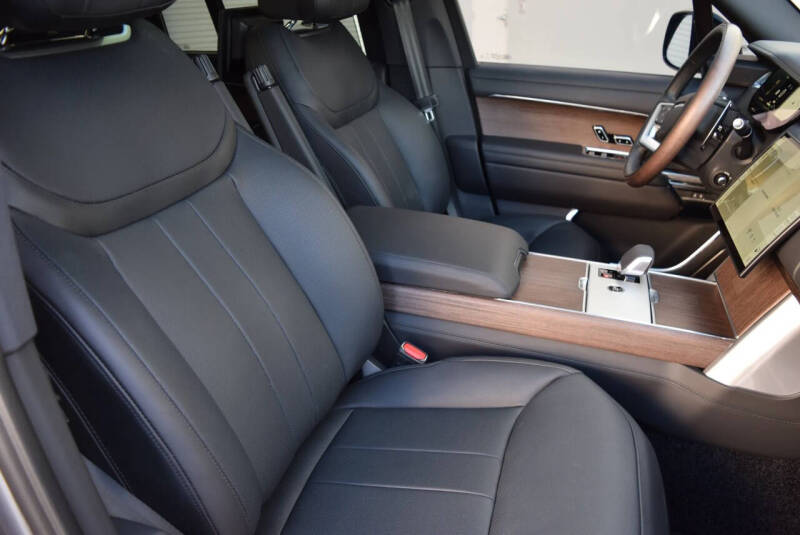2025 Land Rover Range Rover P550e Autobiography