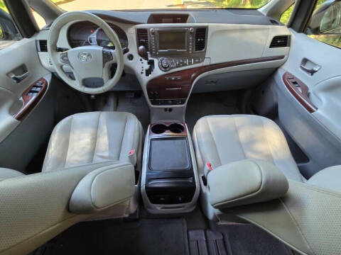 2012 Toyota Sienna XLE 8-Passenger