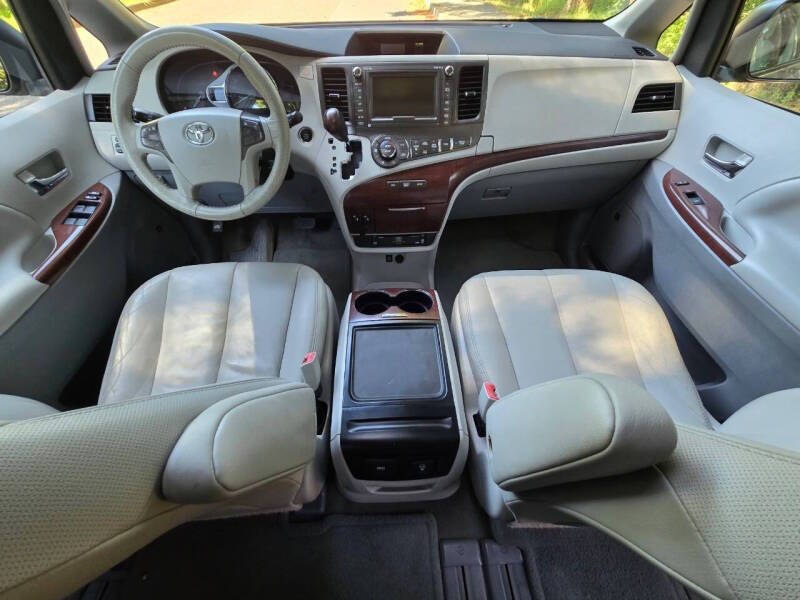 2012 Toyota Sienna XLE 8-Passenger