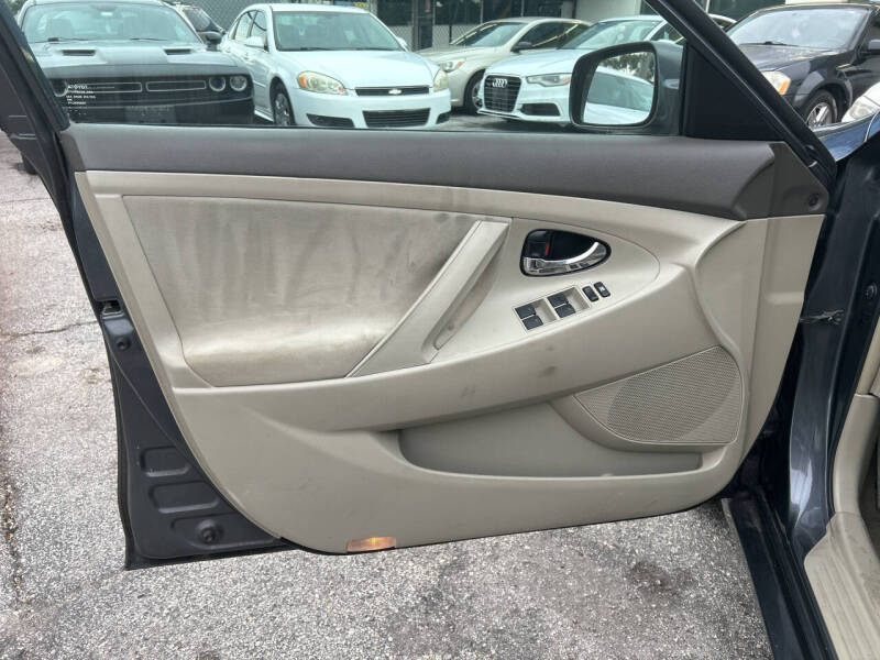 2011 Toyota Camry LE