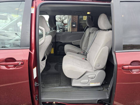 2015 Toyota Sienna LE 8-Passenger