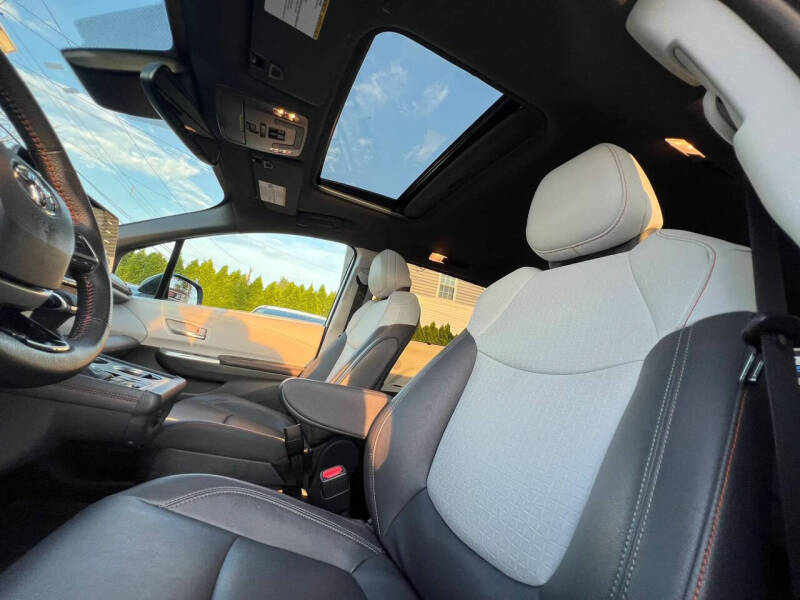 2023 Toyota Sienna XSE 7-Passenger