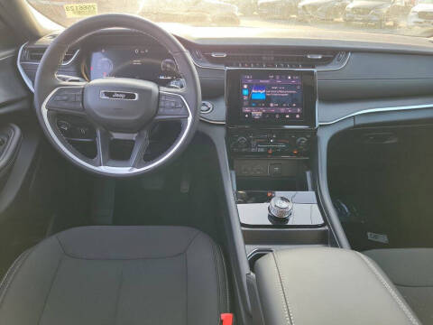 2025 Jeep Grand Cherokee Laredo X