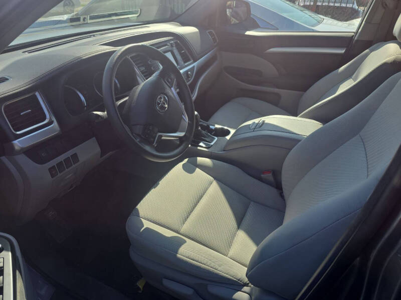 2019 Toyota Highlander LE