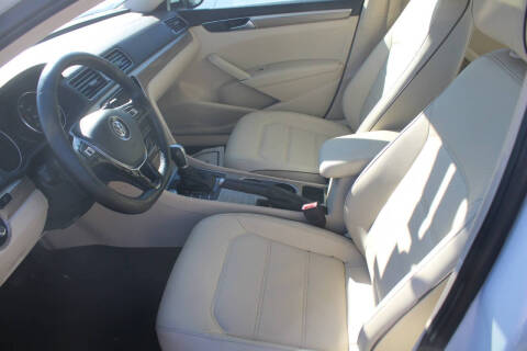 2017 Volkswagen Passat 1.8T SE