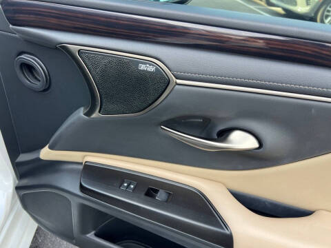 2019 Lexus ES 300h