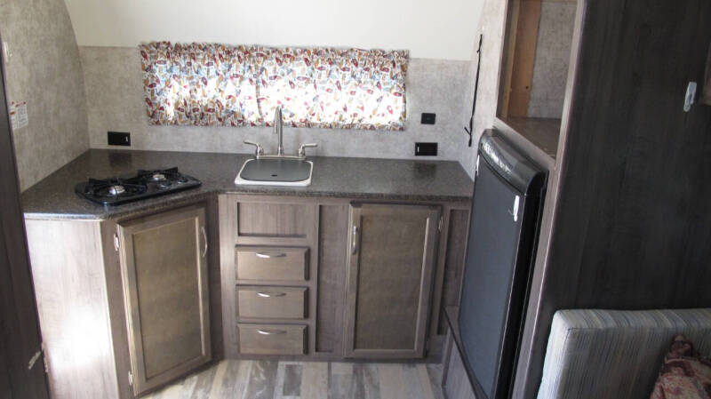 2018 Winnebago 1790 W/Slideout