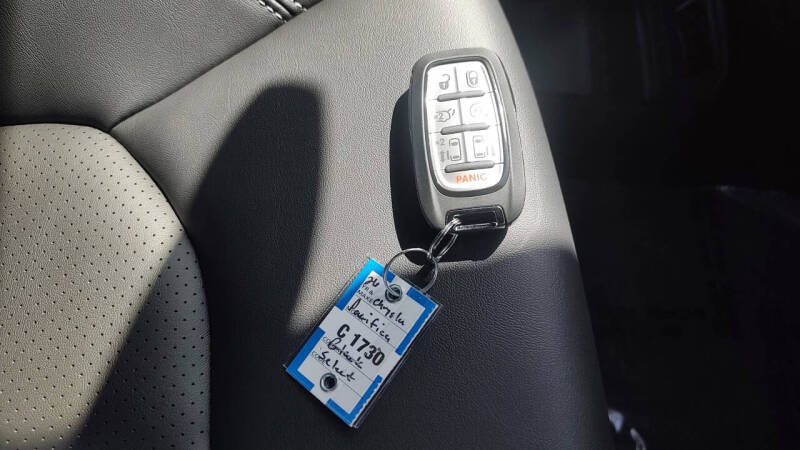 2026 Chrysler Pacifica Select