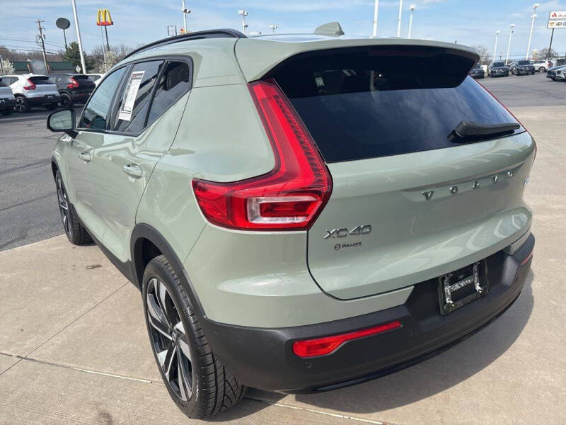 2023 Volvo XC40 B5 Ultimate Dark Theme
