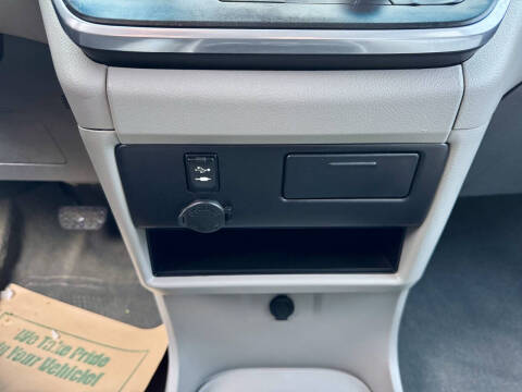 2015 Toyota Sienna LE 8-Passenger