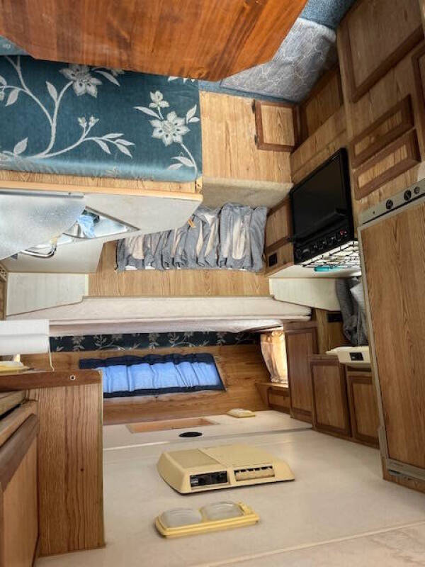 1991 Cascade 10 Ft Truck Camper