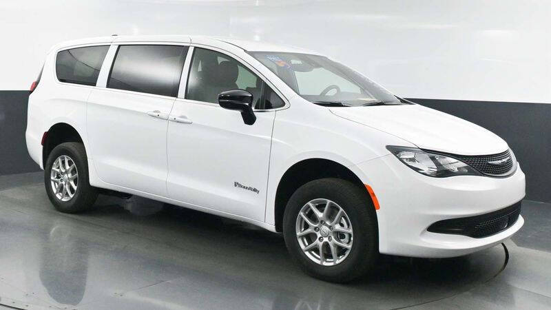 2025 Chrysler Voyager LX