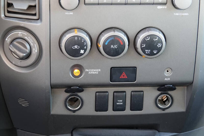 2004 Nissan Titan LE