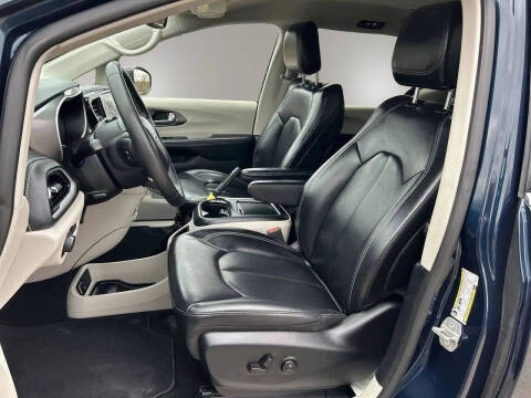 2023 Chrysler Pacifica Plug-In Hybrid Touring L