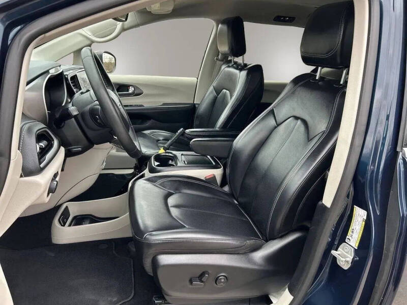 2023 Chrysler Pacifica Plug-In Hybrid Touring L