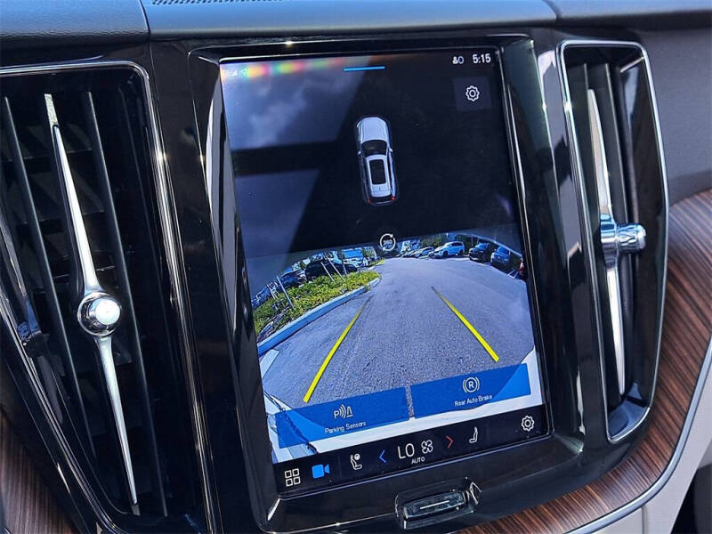 2022 Volvo XC60 Recharge T8 Inscription Expression