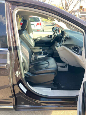 2017 Chrysler Pacifica Touring-L