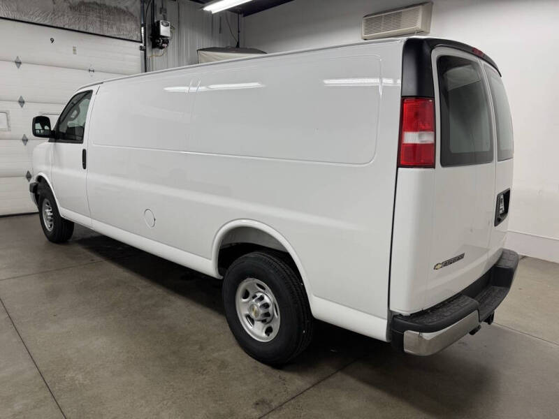 2025 Chevrolet Express 2500