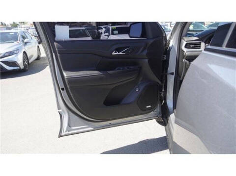 2023 GMC Acadia SLT