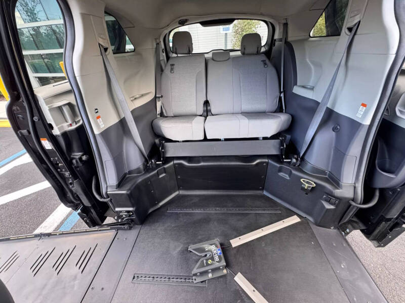 2024 Toyota Sienna LE 8-Passenger