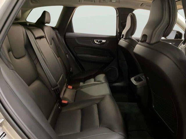 2025 Volvo XC60 B5 Core Dark Theme