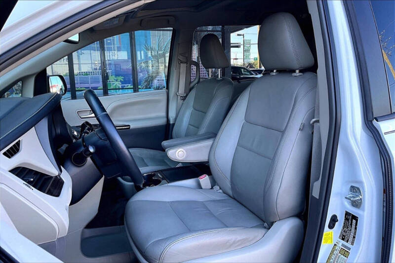 2017 Toyota Sienna XLE 8-Passenger