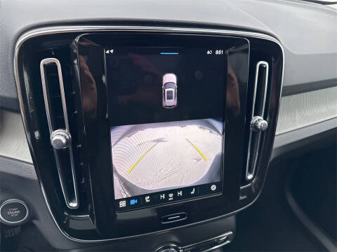 2025 Volvo XC40 B5 Core Bright Theme