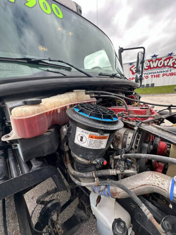 2017 Freightliner M2 106