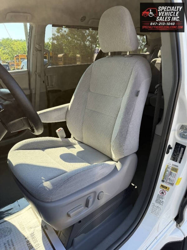 2016 Toyota Sienna LE Mobility 7-Passenger